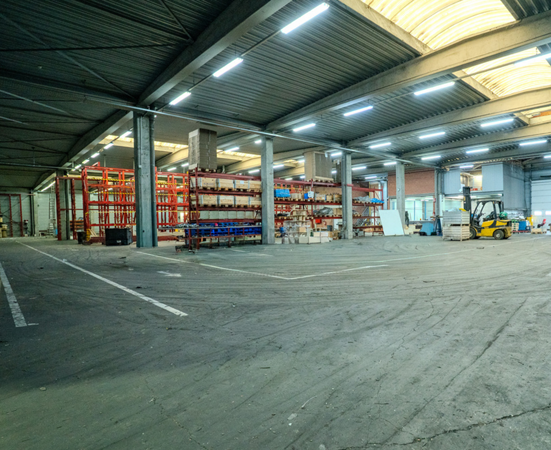 Kantoren  460m² &amp; magazijn 3000m² te huur op 5992m² grondopp - foto 5