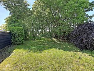 Te renoveren alleenstaande woning op een perceel van 1.207 m² met ontzettend veel mogelijkheden om volledig naar eigen smaak te vernieuwen.De woning...