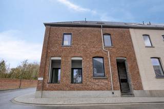 **OPENDEURDAG op 11 april** In het hart van het rustige en landelijke Sint-Pieters-Kapelle bevindt zich deze charmante LOFTwoning , ondergebracht...