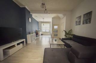 Bent u op zoek naar uw ideale starterswoning in Zele met twee slaapkamers?Dan is dit zeker iets voor u! Voor meer info kubra@ocvastgoed.be of 0465 08...