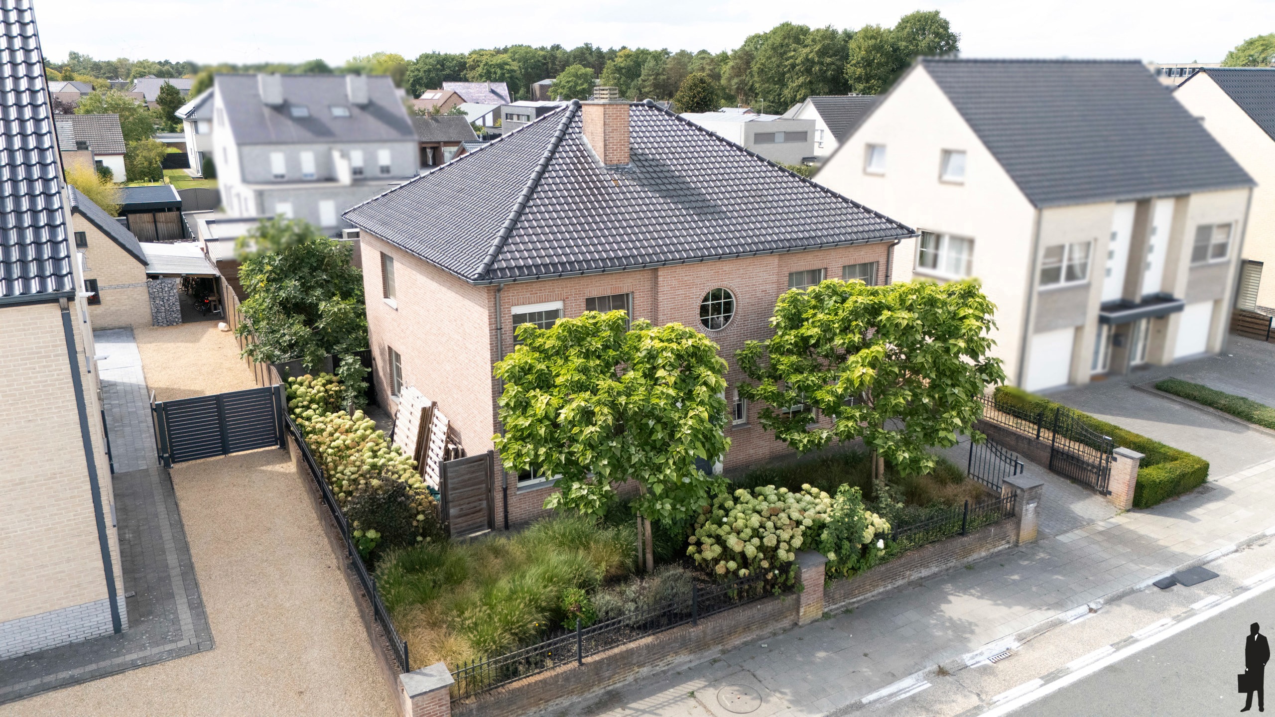 Ruime woning met 6 slpks. en grote kelder nabij Nederland - foto 2