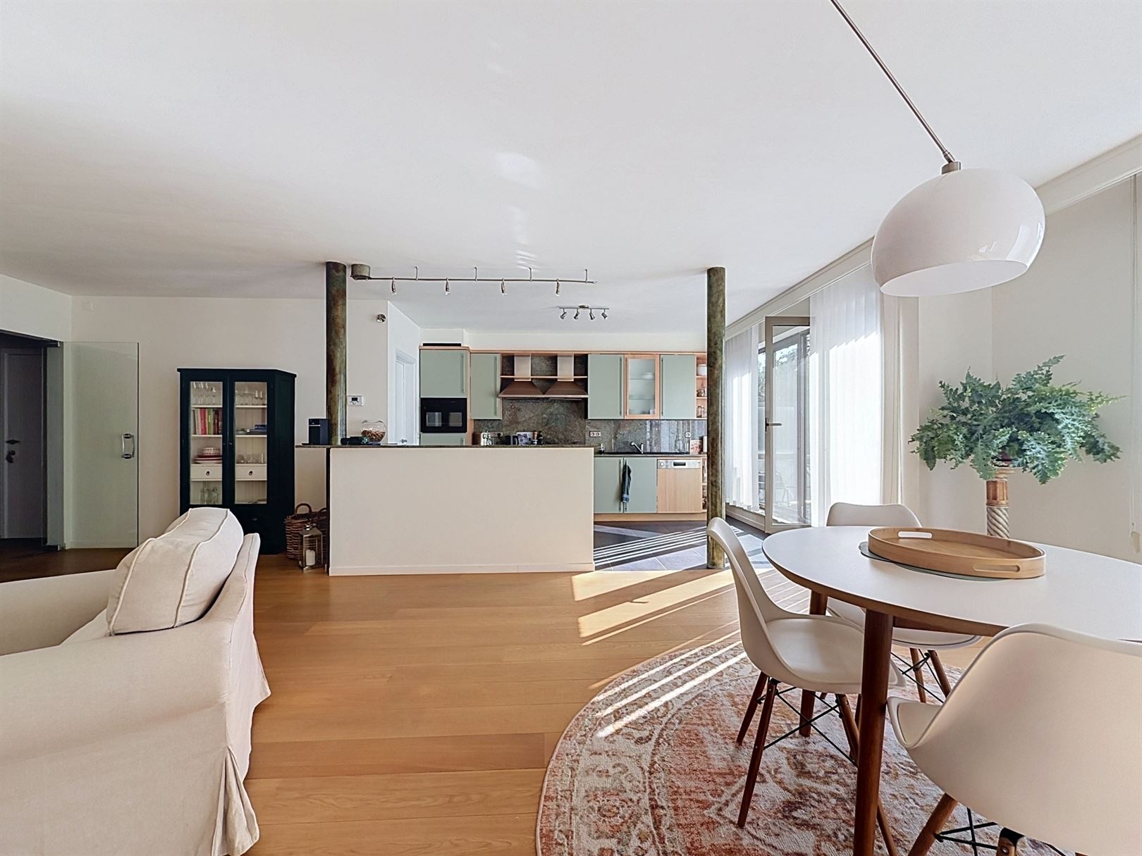 Ruim appartement met inpandige garagebox en terras. - foto 4