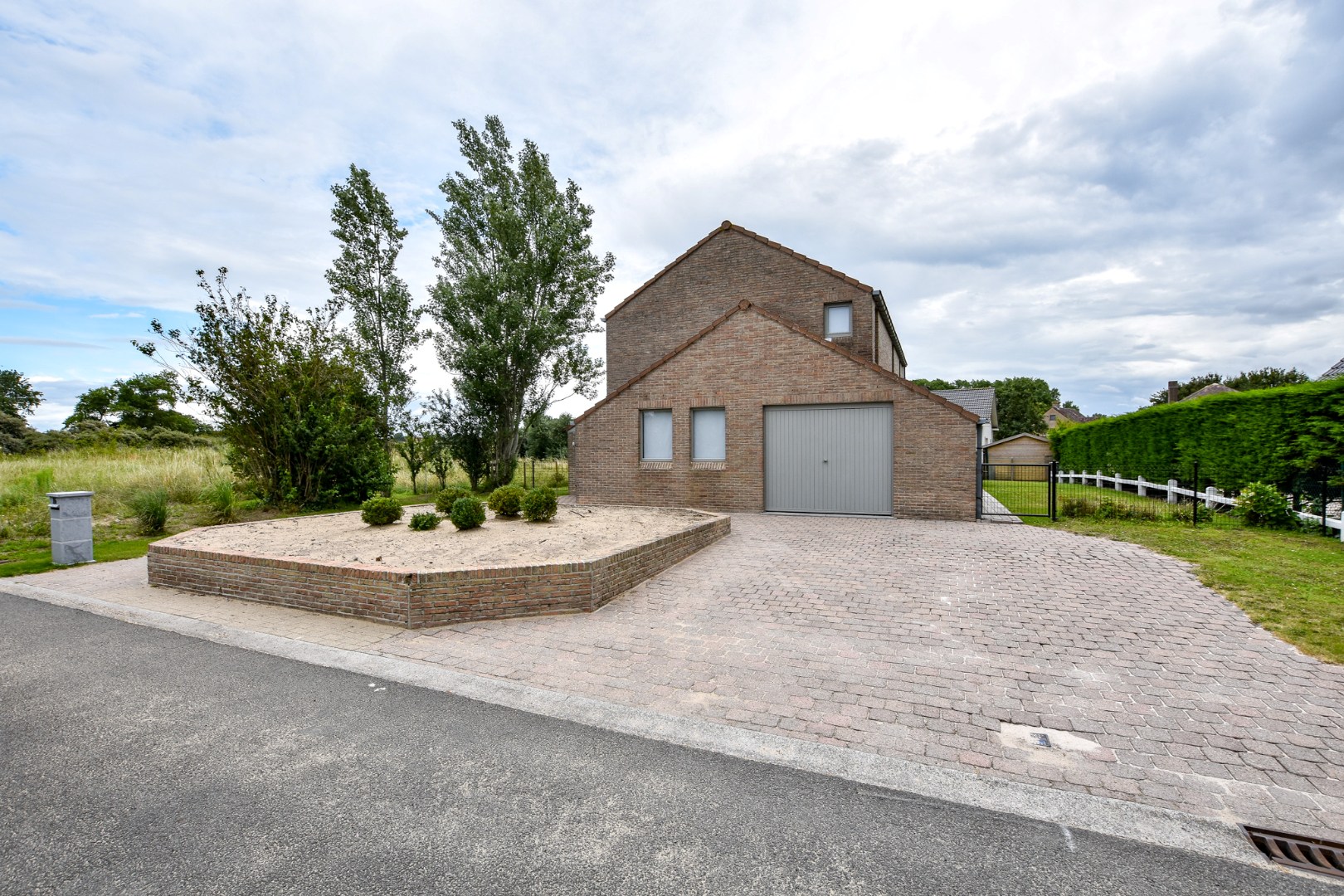 Residentieel gelegen villa op 740m² te Oostduinkerke. - foto 1