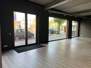 Winkelpand op A locatie.Gelegen: Molenstraat 9, Baarle-Hertog.Het betreft een (nieuwbouw) winkelruimte van circa 106 m².Pand is voorzien van:- hoge...