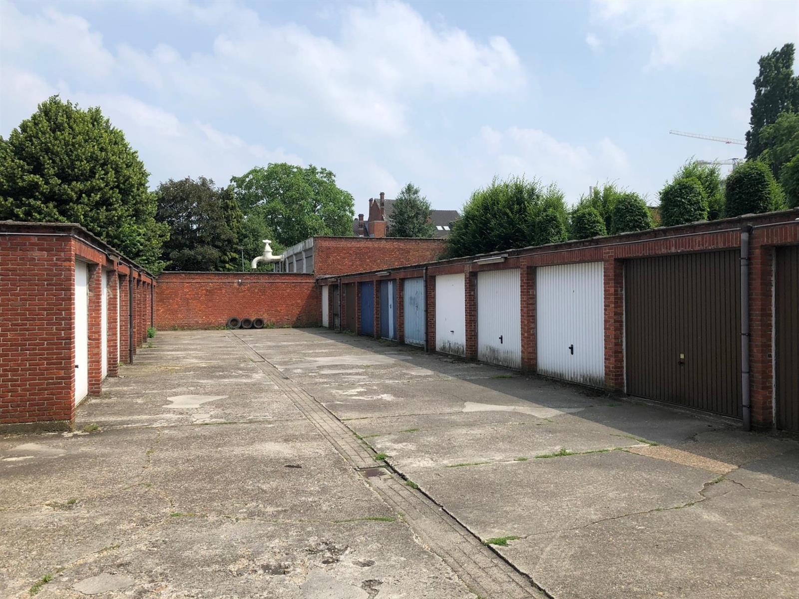 Garagebox met manuele poort nabij de Grote Markt te Turnhout - foto 3