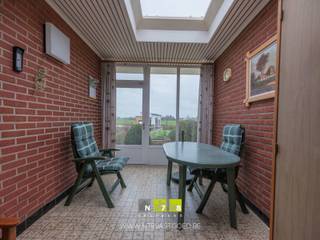 <strong>HALFVRIJSTAANDE WONING MET 3 SLAAPKAMERS OP EEN PERCEEL VAN 8A66CA IN ROTEM. </strong><br /><br /><strong>TROEVEN<br /></strong>- Halfvrijstaande woning op een ruim perceel van 8a66ca in een groene, residentiële buurt.<br />- Rustig wonen tegenover de fietssnelweg F751 (Kolenspoorroute) – ideaal voor woon-werkverkeer én ontspanning.<br />- Op wandel- en fietsafstand van natuurgebied Bergerven, poort tot het Nationaal Park Hoge Kempen.<br />- Aangename leefruimtes met veel potentieel, verdeeld over meerdere niveaus.<br />- 3 slaapkamers en praktische indeling.<br />- Veranda en kelder zorgen voor extra ruimte en comfort.<br />- Inpandige garage en was-/bergruimte aanwezig.<br /><br /><strong>KELDERVERDIEPING -0,5 (35,29m²)</strong><br /><br /><strong>GELIJKVLOERS 00 </strong><br />- Inpandige garage (26,30m²): momenteel gebruikt als berging, tegelvloer.<br />- Berging/wasplaats (14,12m²): CV ruimte, douchecabine, aansluitingen wasmachine, tegelvloer.<br /><br /><strong>SPLIT-LEVEL +0,5</strong><br />- Inkomhal (2,00m²): tegelvoer.<br />- Woonkamer (30,10m²): tegelvloer.<br />- Keuken (16,91m²): geïnstalleerd met onder- en bovenkasten, lades, inductiekookplaat, dampkap, tegelvloer.<br />- Toilet (1,21m²): zittoilet, tegelvloer.<br />- Badkamer (3,81m²): geïnstalleerd met enkele lavabo, onderkast, kolomkast en spiegelkast, ligbad, tegelvloer.<br />- Sas (2,30m²): tegelvloer.<br />- Veranda (11,19m²): tegelvloer.<br /><br /><strong>SPLIT-LEVEL +01</strong><br />- Overloop (4,51m²): linoleumvloer.<br />- Slaapkamer 1 (14,25m²): linoleumvloer.<br />- Slaapkamer 2 (8,03m²): linoleumvloer.<br />- Slaapkamer 3 (11,00m²): linoleumvloer.<br /><br /><strong>EXTERIEUR</strong><br />- Terras.<br />- Tuin.<br /><br /><strong>EXTRA INFORMATIE</strong><br />Dit pand kan onderhevig zijn aan de renovatieverplichting die door de Vlaamse overheid wordt opgelegd voor residentiële gebouwen. Alle informatie kunt u terugvinden via https://www.vlaanderen.be/een-woning-kopen/renovatieverplichting-voor-residentiele-gebouwen-vanaf-2023.<br /><br />Bekijkt u deze advertentie via een aanverwante vastgoedsite, surf dan zeker naar onze website www.N78vastgoed.be voor een uitgebreide beschrijving en foto's. Meer info: +32 (0)89 86 18 88 of info@N78vastgoed.be.