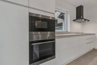 Op zoek naar een nieuwbouwappartement waar ruimte, licht en comfort hand in hand gaan?Ontdek dit prachtig appartement op de eerste verdieping,...