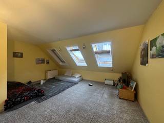 À louer : studio spacieux dans le centre d'OstendeCe charmant studio, situé au troisième étage d'un petit immeuble au cœur d'Ostende, est idéal pour...