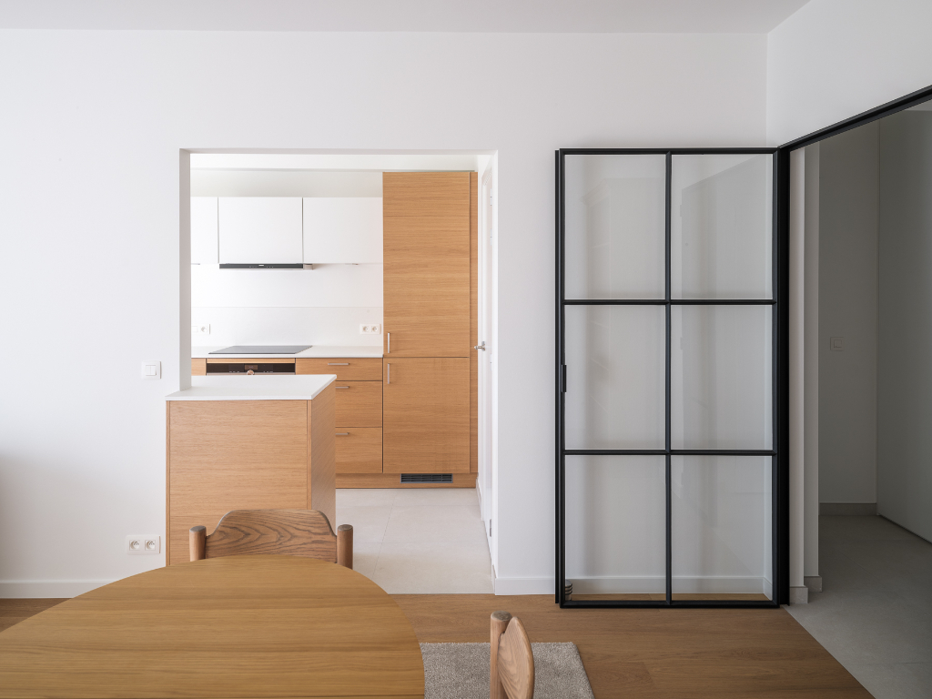 Smaakvol gerenoveerd 2-slaapkamer appartement met twee terrassen. - foto 3