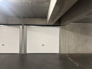 Ruime garagebox te huur onder residentie Beethoven, Lavendelweg 2 te Middelkerke. De garagebox is onmiddellijk beschikbaar!De garagebox (20 m²)...