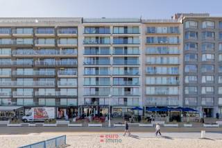 Situé en plein cœur de la digue de Nieuport, cet appartement lumineux offre une vue imprenable sur la mer, idéale pour profiter pleinement de la vie...