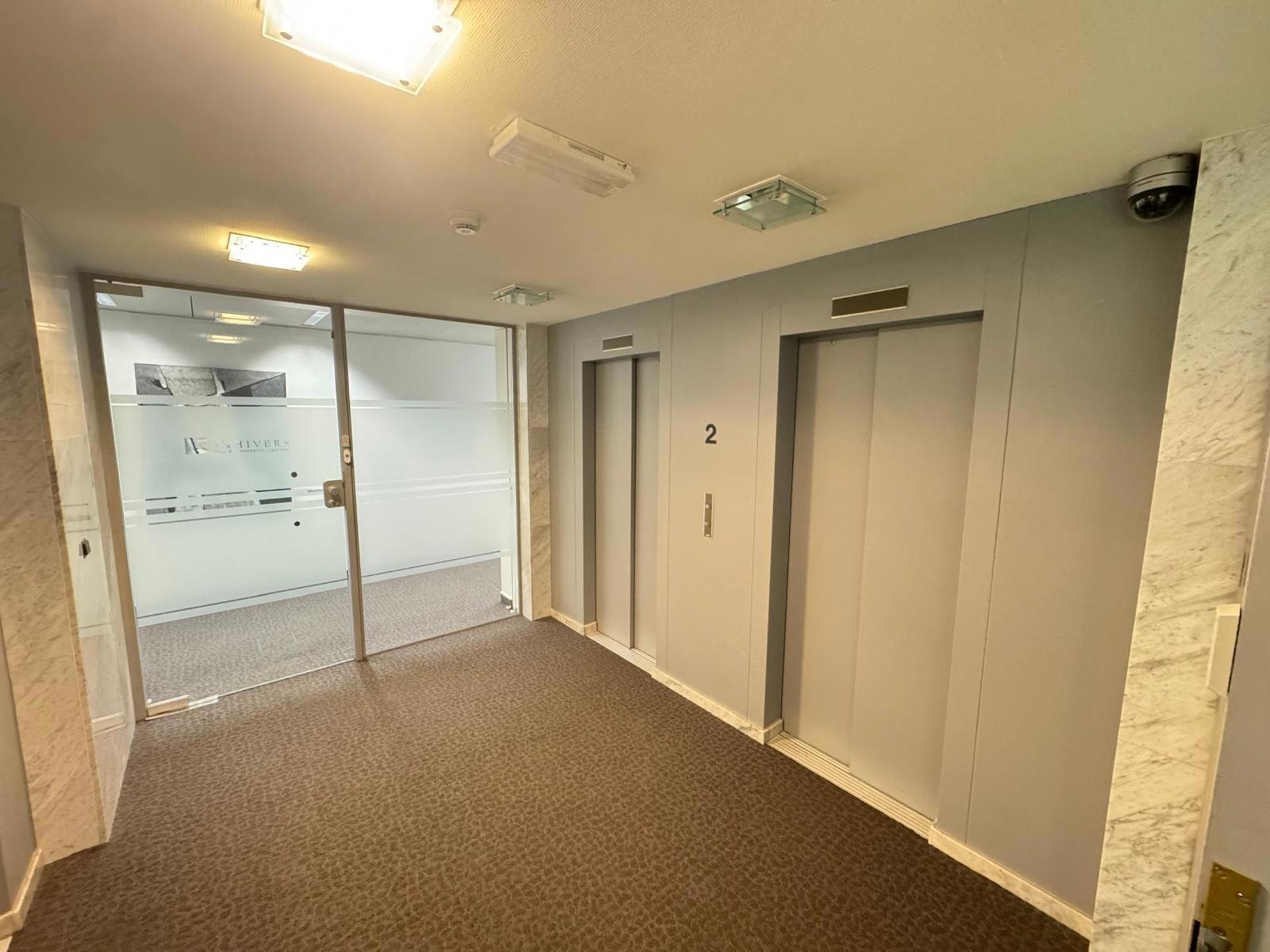Commercial à louer à Woluwe-Saint-Pierre - photo 4