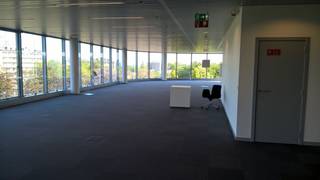 High-end kantoorruimte van 832 m² te huur op een toplocatie met visibiliteit vanaf de Léopold III laan te Evere. De kwalitatieve kantoren...
