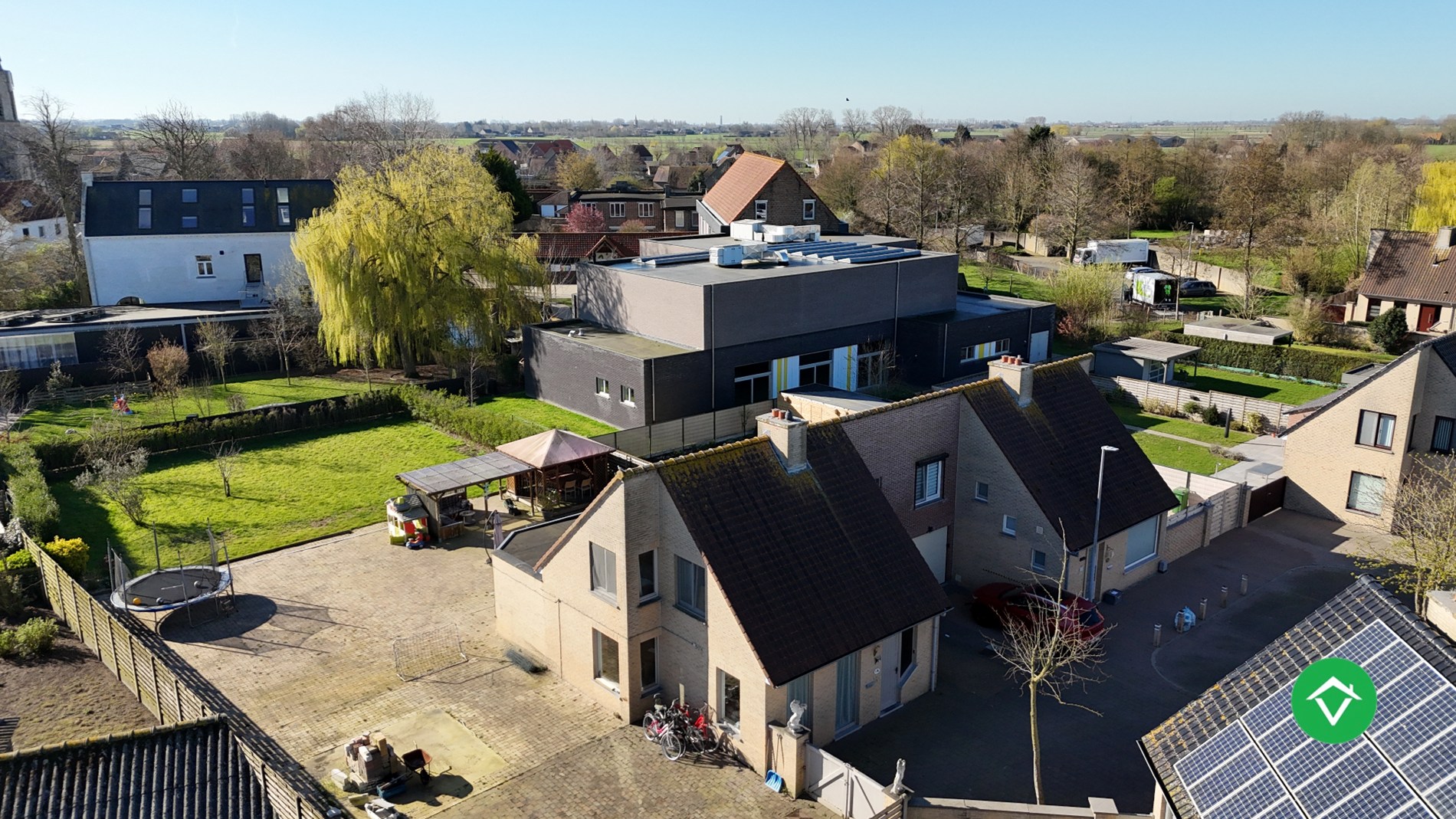 Statige gezinswoning met zonnige tuin, drie slaapkamers en topligging in Leke - foto 1