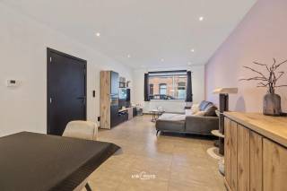 Ontdek deze instapklare woning waar comfort, energiezuinigheid en modern wonen perfect samenkomen. Met een uitstekende EPC-score A geniet u hier...