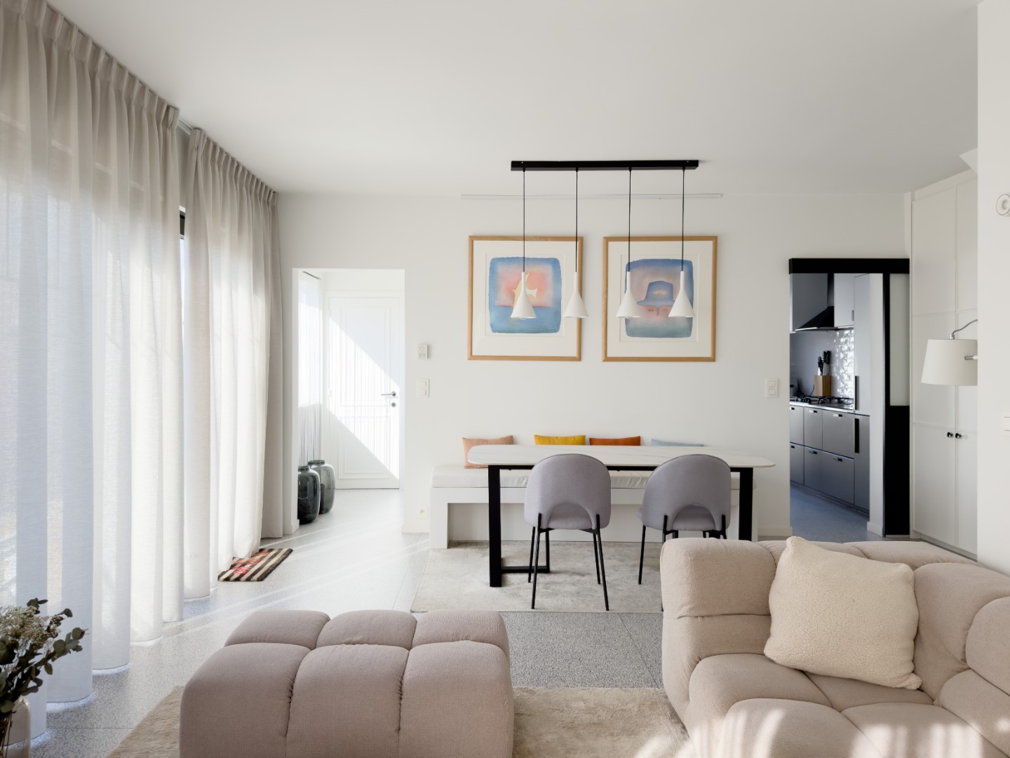 Vernieuwde halfopen woning met zonnige tuin, garage en oprit, zeer rustig gelegen in een mooie wijk op enkele passen van het centrum van Knokke-Heist. - foto 4