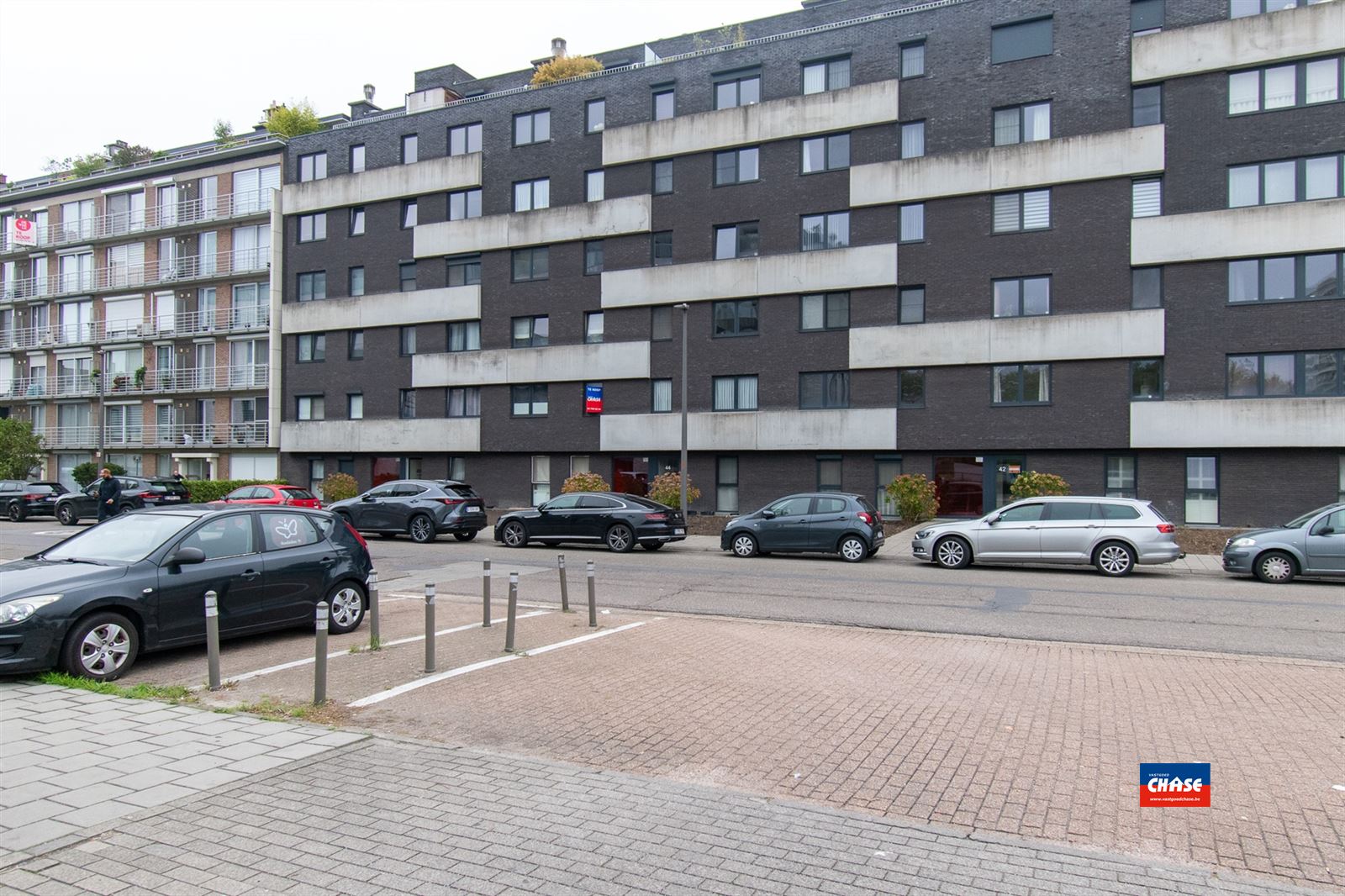 Appartement met 2 slaapkamers, terras en autostaanplaats - foto 1