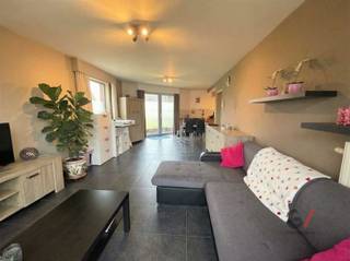 Gezellig gelijkvloers appartement met terras en autostaanplaats in BukenWil je comfortabel en praktisch wonen? Dan is dit appartement zeker iets voor...