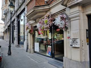 <p>Te koop: commercieel pand van 215 m², vrij van gebruik, ideaal gelegen aan de Avenue des Celtes 8, 1040 Brussel, vlak bij de Tongerenstraat, tussen Montgomery en het Jubelpark.</p>
<p>Gelegen in een gegeerde woon- en handelswijk biedt dit pand tal van mogelijkheden voor retail, horeca, dienstverlening of als investering.</p>
<p>Dankzij de uitstekende bereikbaarheid met zowel de wagen als het openbaar vervoer geniet deze ruime handelsruimte van een toplocatie en een sterke commerciële uitstraling.</p>
<p>Beschikbaar bij akte. Meer informatie en bezoeken op aanvraag.</p>