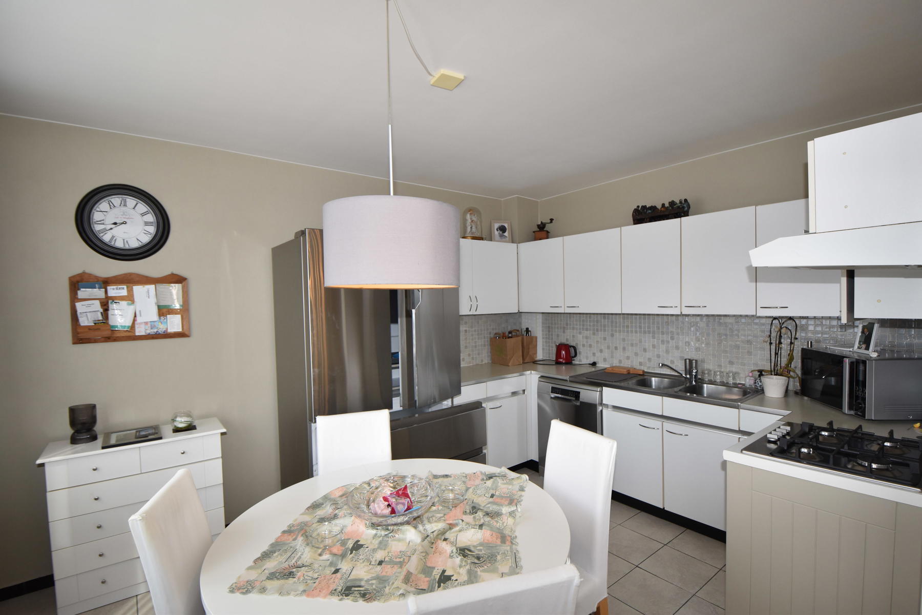 Ruim & lichtrijk appartement met 2 slk., balkon & garage - foto 4