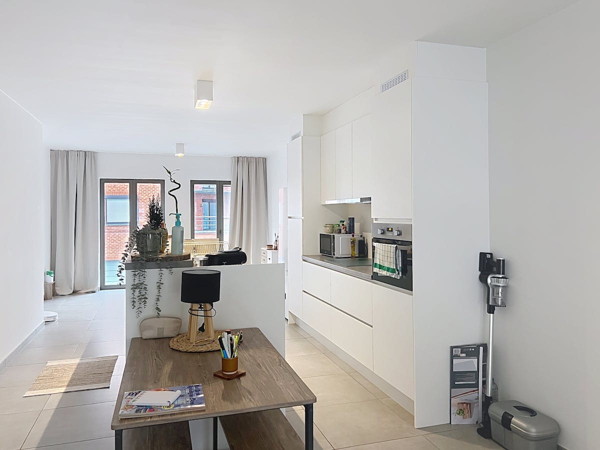 Appartement met 2 slaapkamers, terras en garage te Roeselare - foto 2