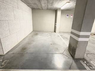 <p>Ideally located parking space. Easy access and equipped with a remote control for convenient management. No additional charges. Minimum one-year lease.<br />Rent: €120/month.<br />Available immediately.</p>