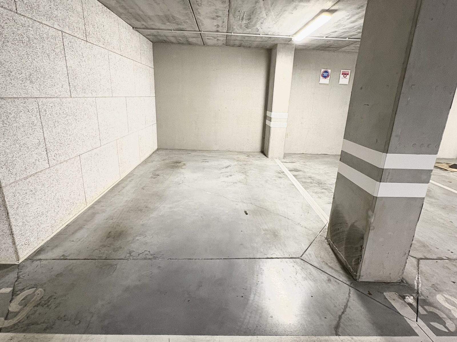 Garage for rent in Schaerbeek - photo 1