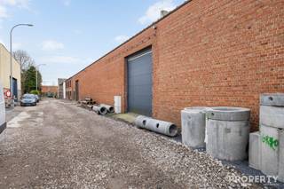 In de Priester Pattynstraat in Izegem bevindt zich deze functionele loods met een oppervlakte van 584 m². Het pand is ideaal geschikt voor...