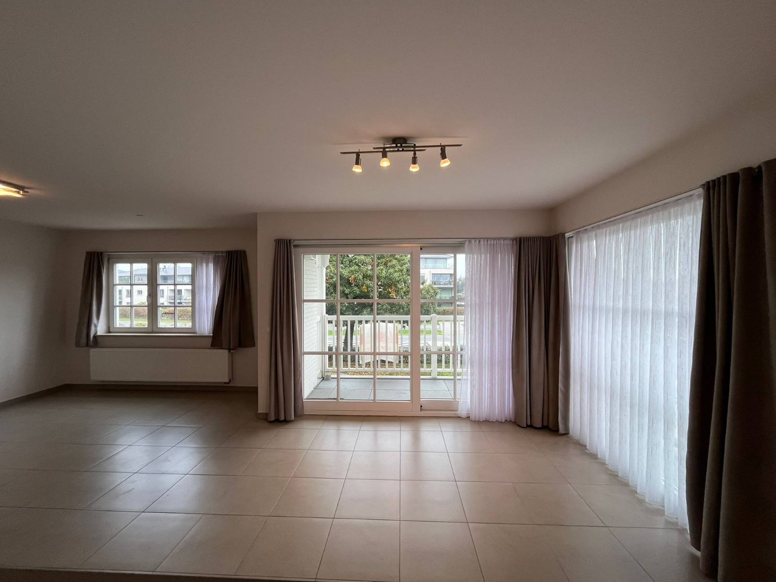 Te huur - 2 slaapkamersappartment - photo 3