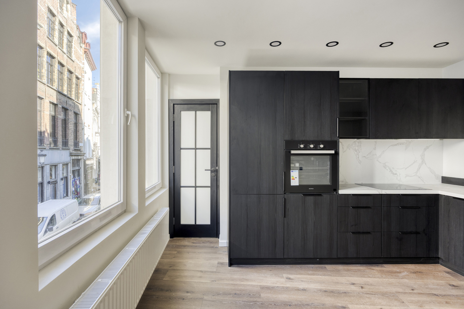 Appartement met twee slaapkamers in hartje Antwerpen. - foto 4