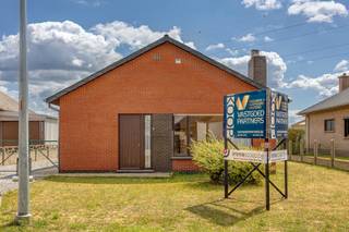 Charmante laagbouwwoning met 3 slaapkamers en ruime tuinOp zoek naar een gezellige woning met alle comfort op één niveau? Deze laagbouwwoning met 2...
