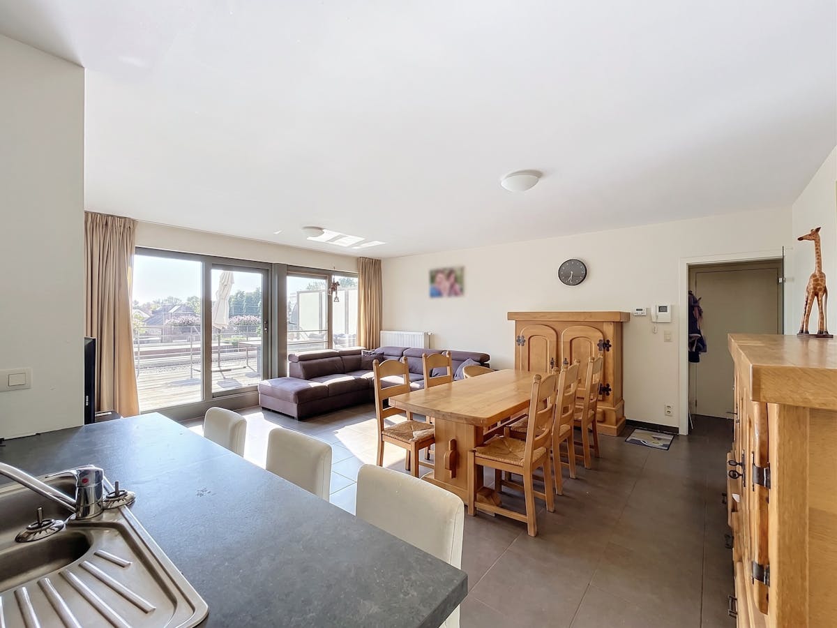 Instapklaar appartement in Ieper met ruim zuidwest gericht terras en garage - foto 4