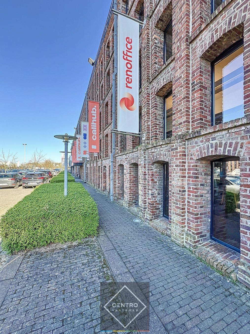 Instapklare, recent GERENOVEERDE, PRAKTIJKRUIMTE op het gelijkvloers (725m²) in het handelscentrum "Pottelberg" te Kortrijk ! - photo 4