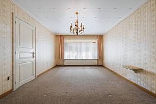 Ontdek deze te renoveren woning met een sterke basis en talloze mogelijkheden. Met vier slaapkamers, een tuin en garage is dit de ideale...
