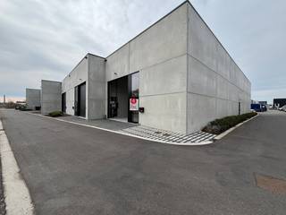 Deze kwalitatieve KMO-unit van 150 m² is gelegen in het Heros KMO-park te Hasselt en is geschikt voor opslag, atelier of...