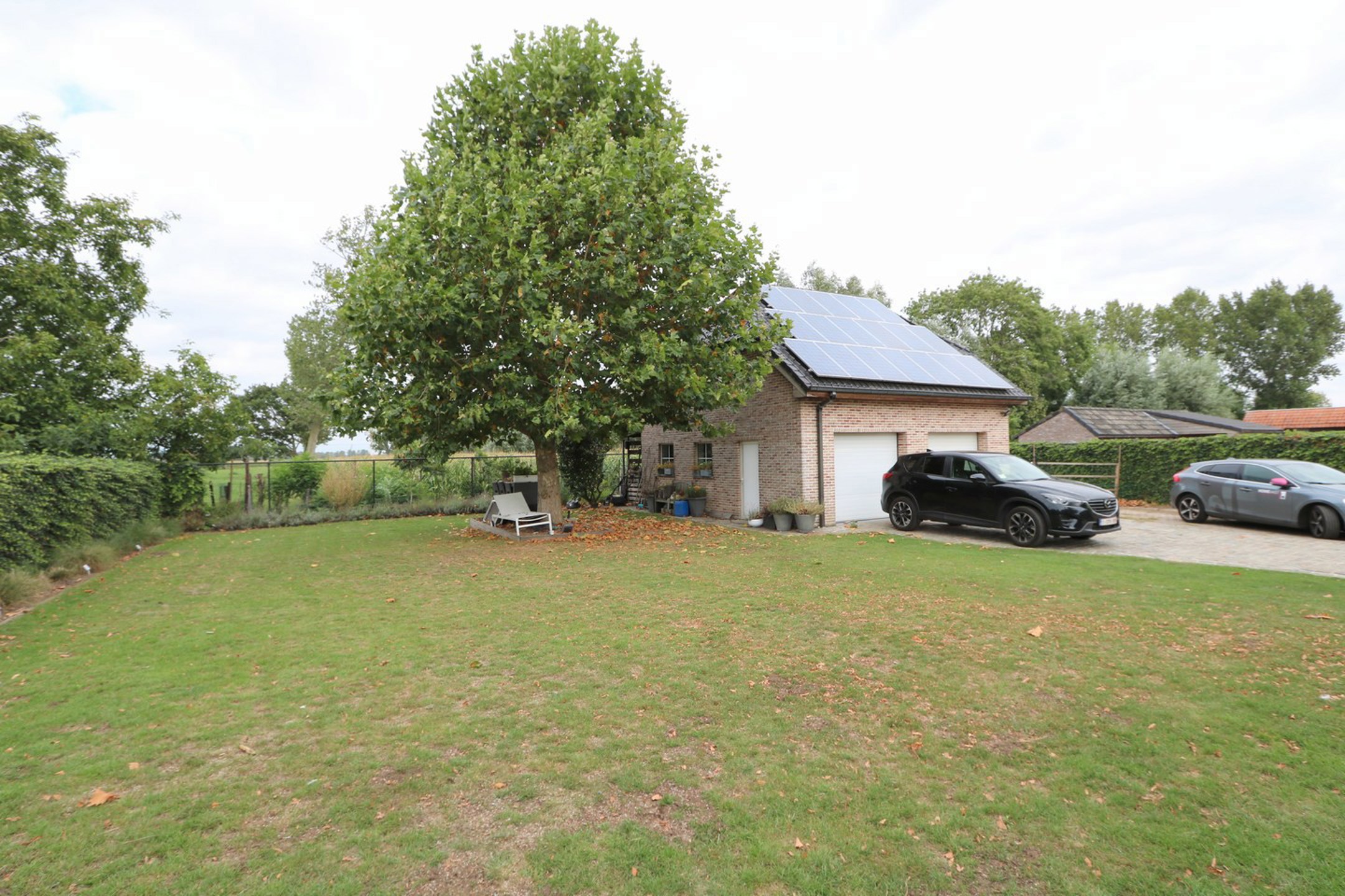 Villa met zwemvijver, grote tuin en dubbele garage te huur! - foto 3
