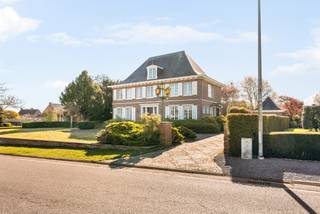 Op een topligging aan de Gerhagenstraat bevindt zich deze karaktervolle en oerdegelijke woning op een riant perceel van 2.416 m² – Deze...