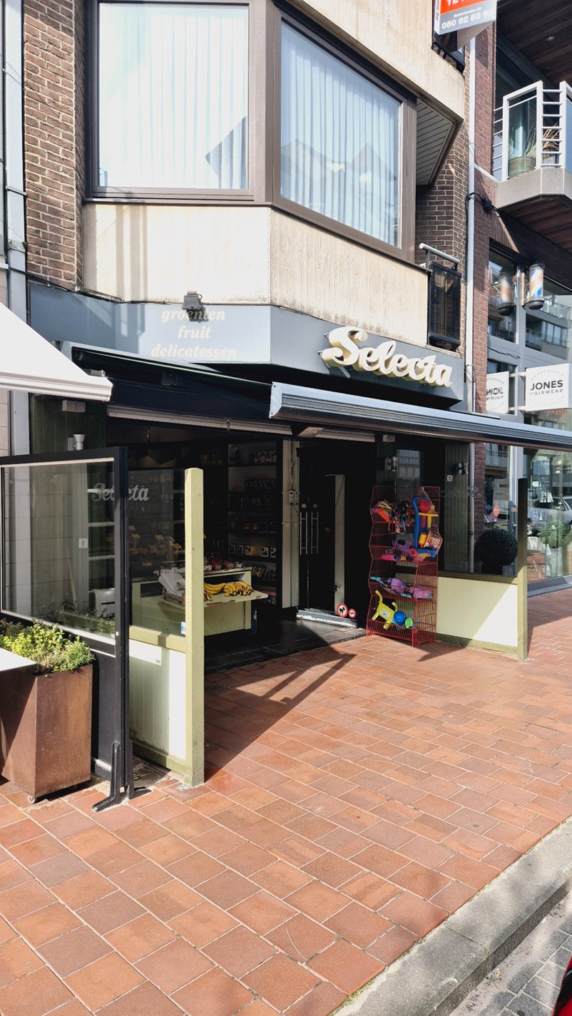 Knokke: zeer goed gelegen winkel met kelder - foto 2
