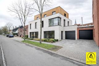 Nieuwbouw half open bebouwing met 3 slaapkamers en 2 badkamers, rustig gelegen naast het park, doch in het centrum van Lint!De woning kan zowel...