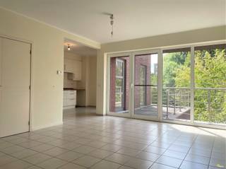 Dit ruime en energiezuinige appartement, op de tweede verdieping van een modern gebouw zonder lift, is gelegen op een zeer centrale ligging, nabij...