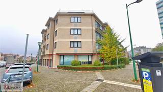 IGL presents this excellent ground-floor commercial space, located on a street corner to maximize visibility.Whether you are looking for office space...