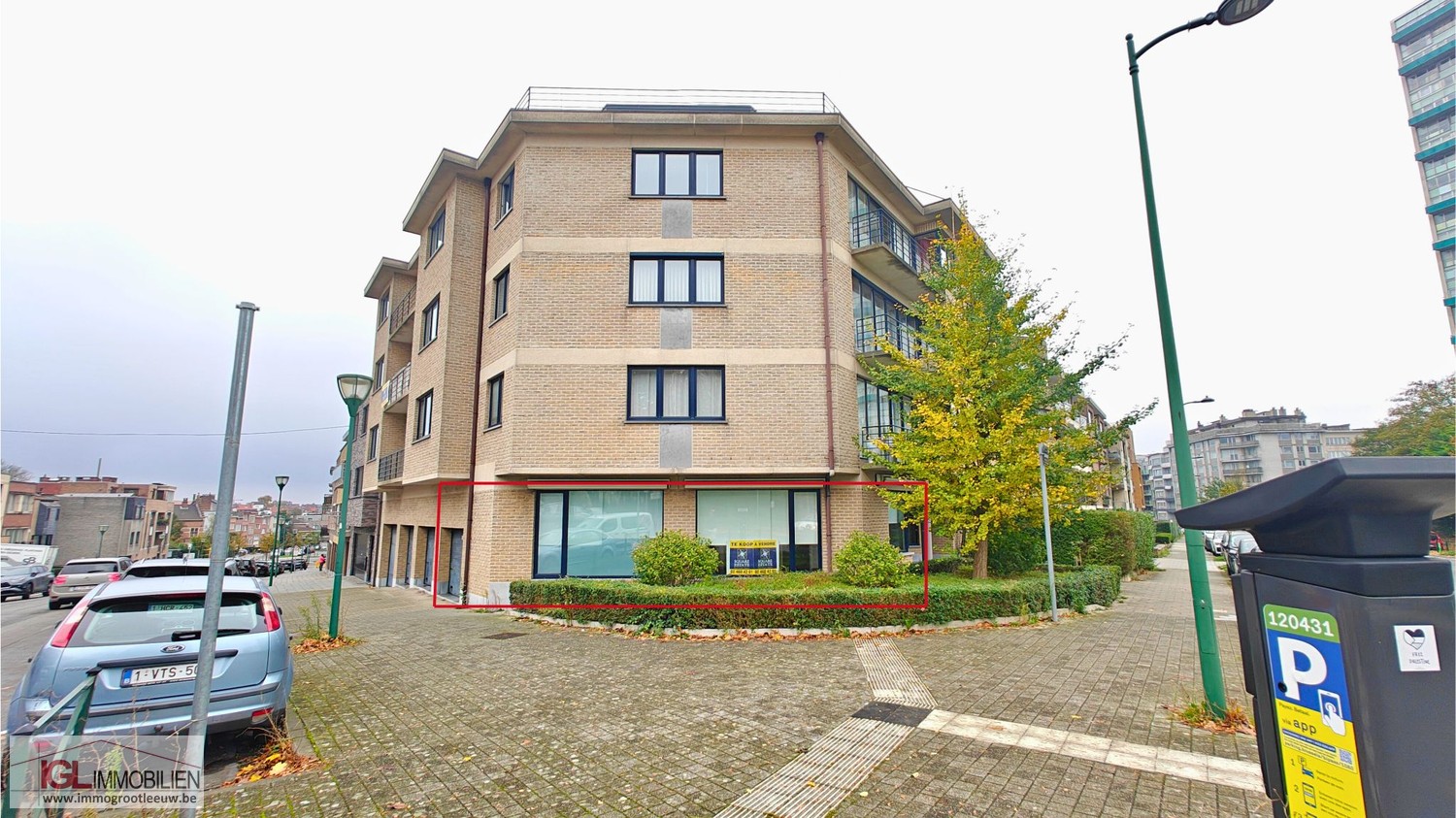 Handelsgelijkvloer met veel visibiliteit te koop - photo 1