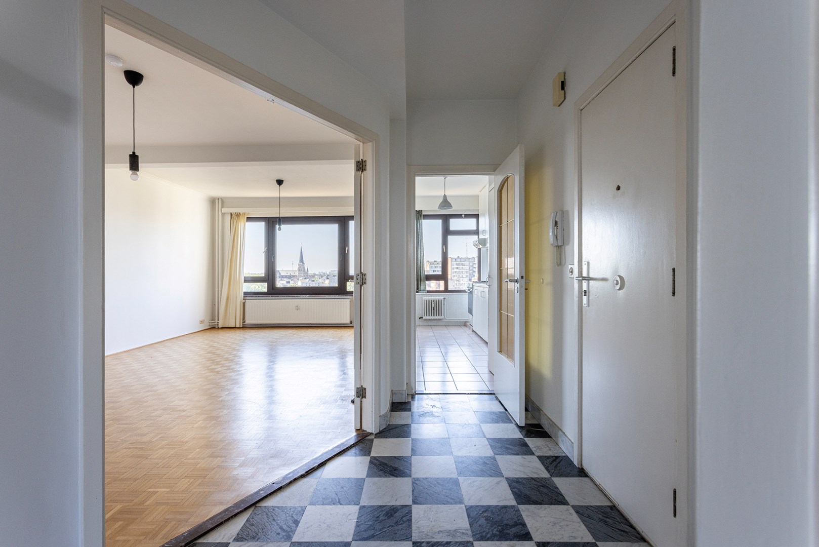 Te renoveren appartement met 2 slpk en terras! - foto 3