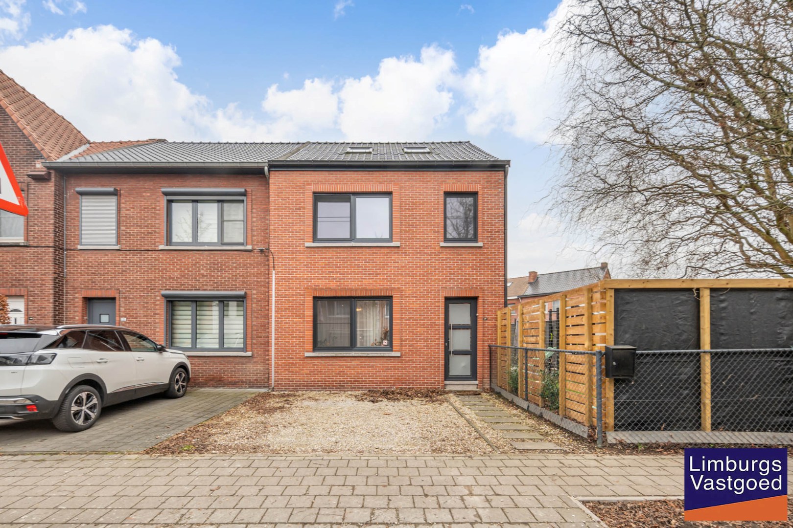 Stadswoning met 4 slpk, zuidgerichte tuin en garage, nabij kleine ring, station en Vredespark - foto 2