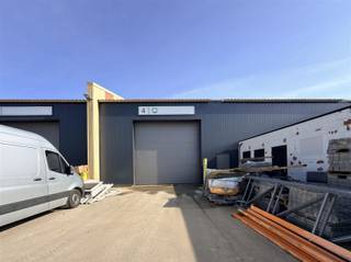  Ruim magazijn te Heist-op-den-Berg! Dit goed gelegen industriële pand te Heist-op-den-Berg biedt een ideale oplossing voor bedrijven die op zoek...