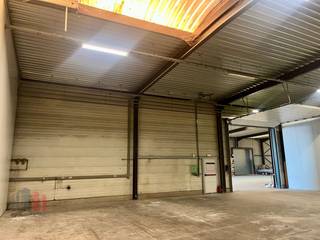 Uitstekend gelegen opslagruimte van 185 m², ideaal voor diverse bedrijfsactiviteiten, gelegen nabij de drukke en goed bereikbare Tiensesteenweg...