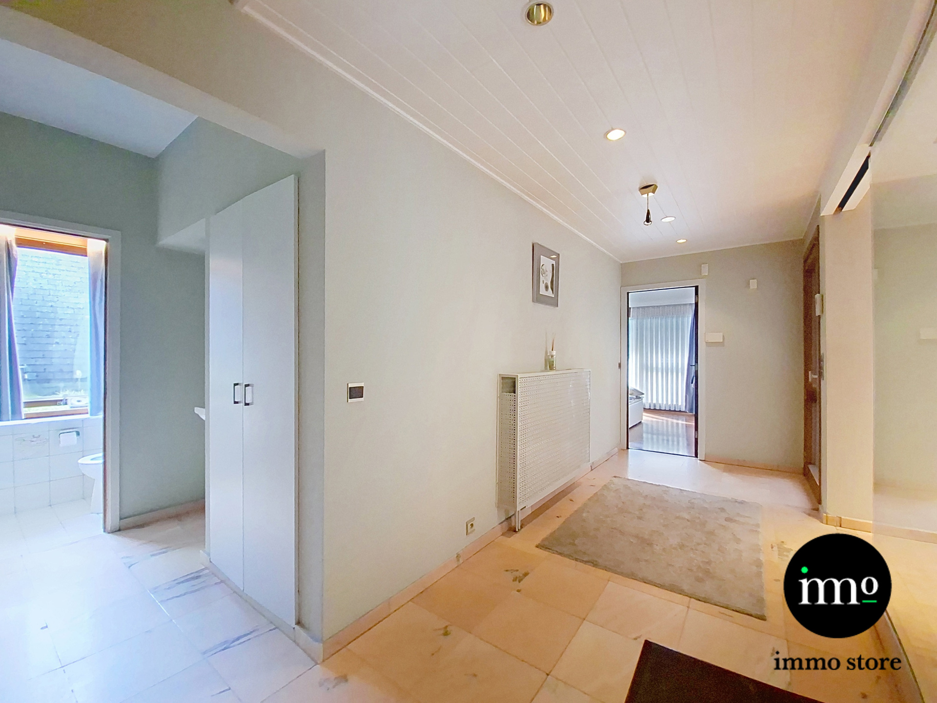 Uitzonderlijk ruime woning in doodlopende straat - foto 4