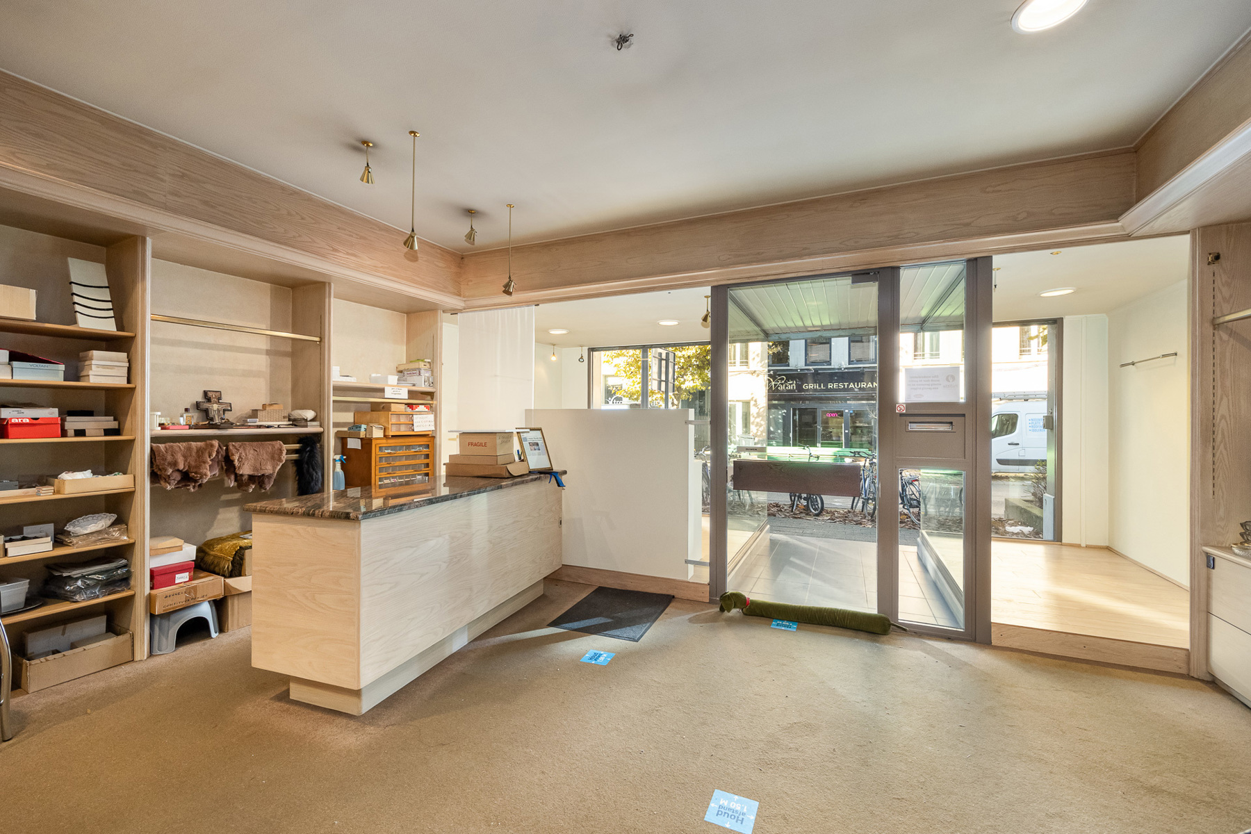 Een ruim handelspand met bovengelegen woning gelegen aan de Zeshoek in Turnhout.  - foto 3