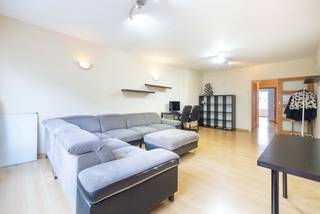 Idéalement situé à proximité immédiate du Parc Josaphat, des transports et de toutes les commodités, découvrez ce bel appartement de ± 90 m² au...