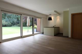 Gelijkvloers appartement in parkdomein "Hof van Acaria" in Schotenhof, vlakbij winkels en openbaar vervoer. Het appartement werd ca. 2012...